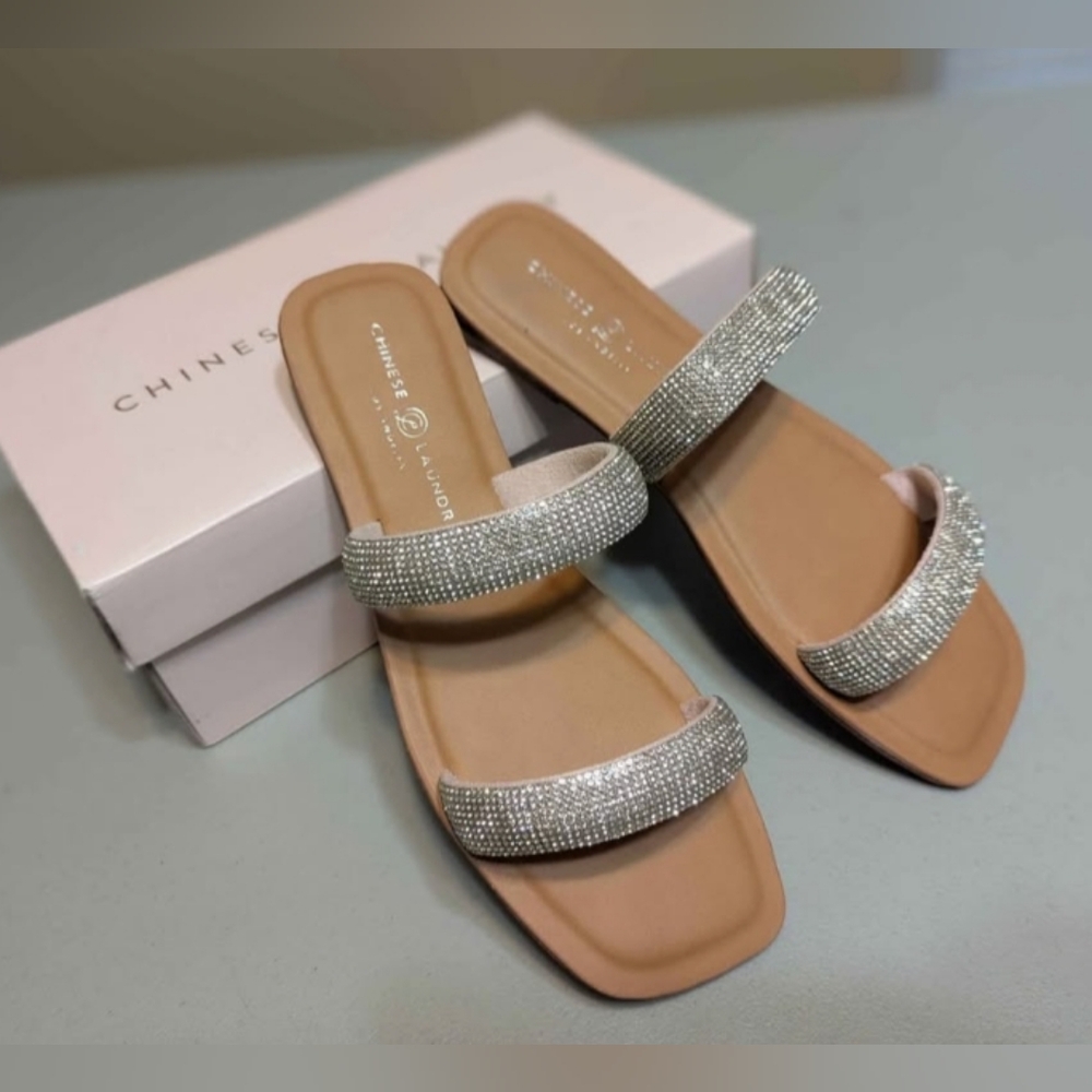 NIB 8.5 Chinese Laundry Zailey sandals
